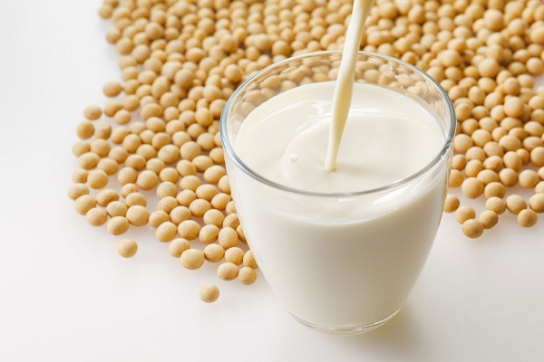 Phụ nữ sau sinh nên uống sữa đậu nành sau 5 tháng 